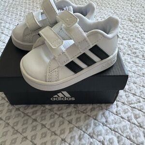 NWT Adidas baby grand courts